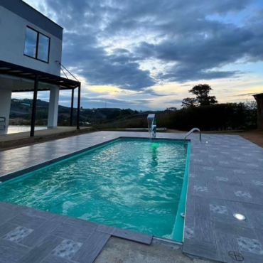 piscinas-jacuzzis-y-mesones-gyg-3